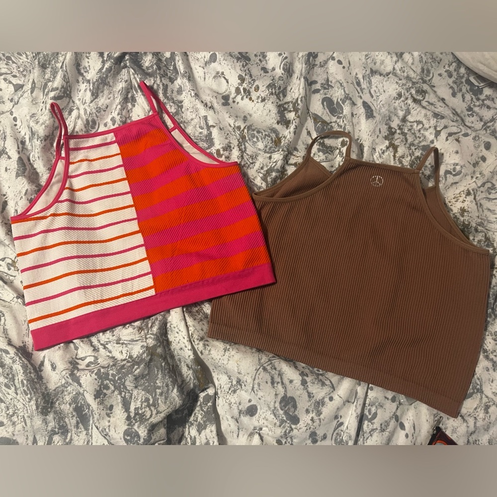 🎁 * Cute! 2 Racerback Crop Tanks - Picture 2 of 5